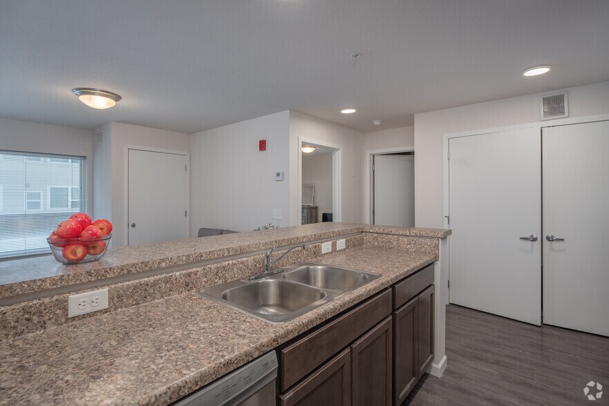 More Photos Of 2300 Hastings Ave, Newport Apartments For Lease