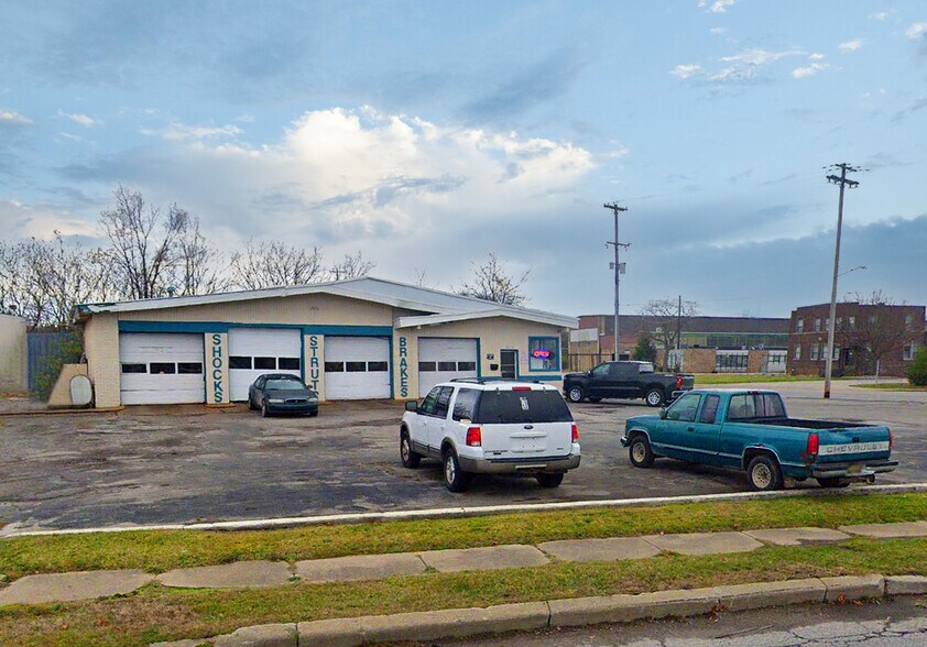 Primary Photo Of 2310 E Holland Ave, Saginaw Light Manufacturing For Sale