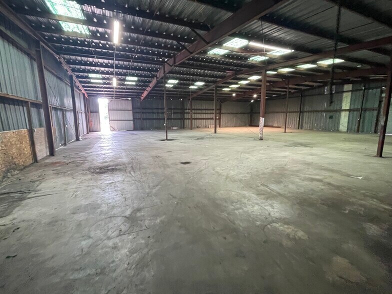 More Photos Of 115 Whetzel St, Edgewater Warehouse For Lease