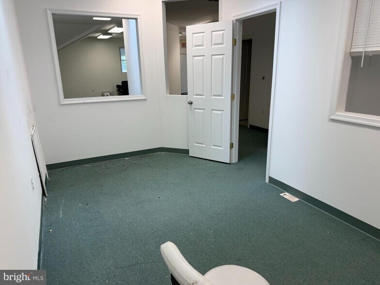 More Photos Of 225 Town Square Dr, Lusby Medical For Lease