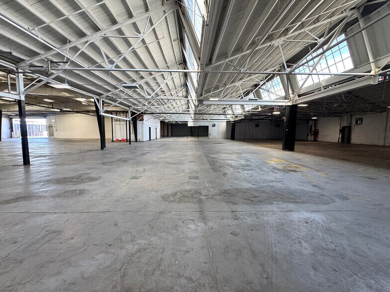 More Photos Of 1705 E Hooper Ave, Los Angeles Warehouse For Sale