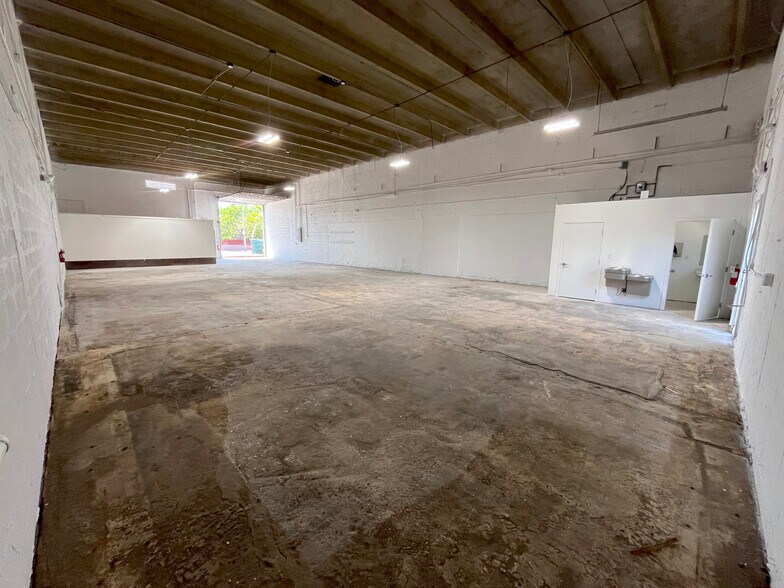 More Photos Of 1401-1423 NW 23rd St, Miami Warehouse For Lease