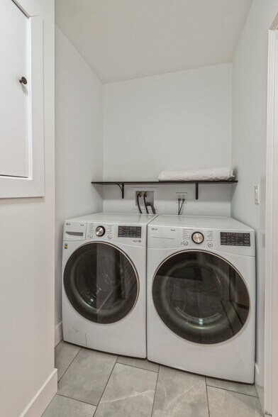 More Photos Of 1535 W Estes Ave, Chicago Multifamily For Sale