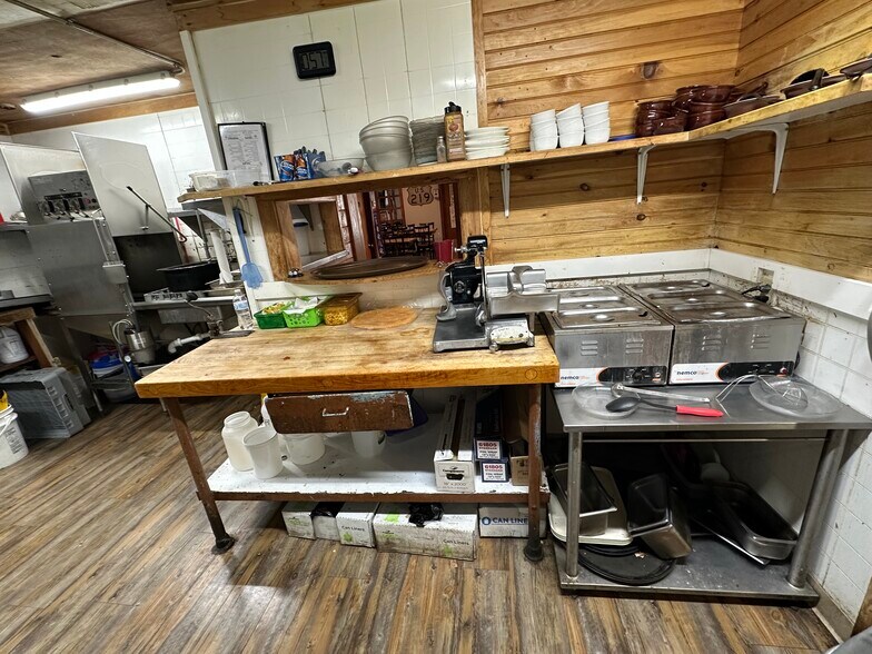 More Photos Of 7034 US-219 Hwy, Lewis Run Restaurant For Sale