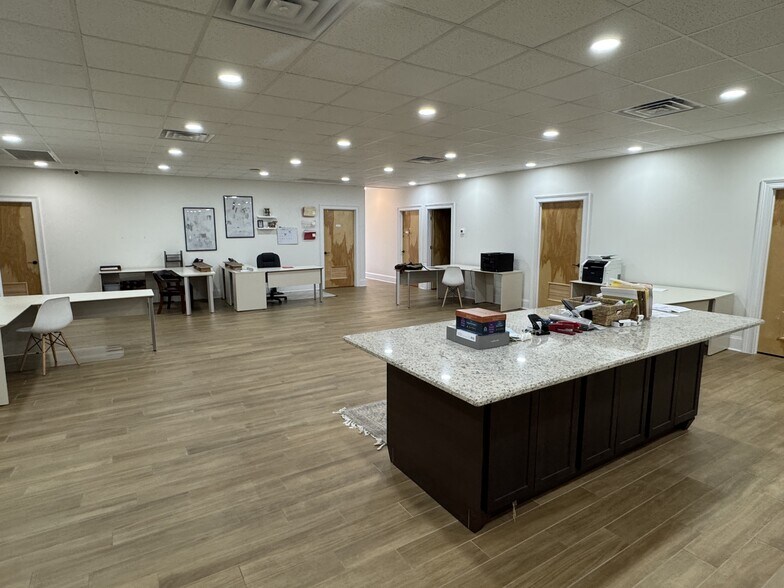 More Photos Of 307 N Walnut St, Murfreesboro Office For Sale