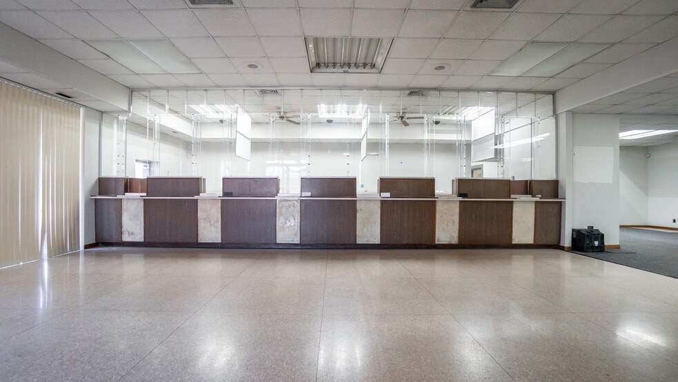 More Photos Of 7007 Calumet Ave, Hammond General Retail For Sale