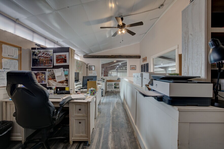 More Photos Of 14079 SW Commercial Loop Rd, Terrebonne Warehouse For Sale