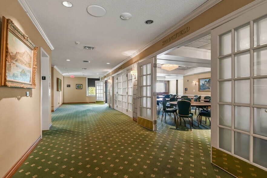 More Photos Of 227 E Adams St, Springfield Flex For Sale