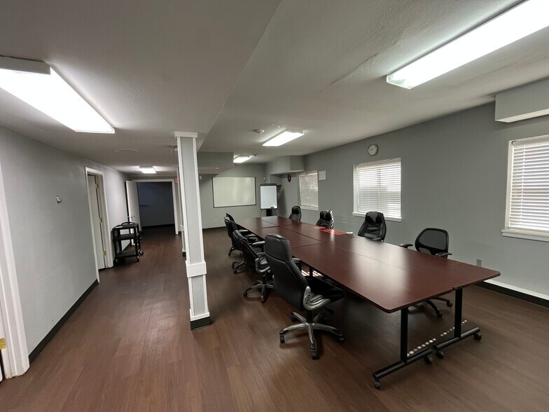 More Photos Of 2400 NW 24th St, Fort Worth Office For Sale