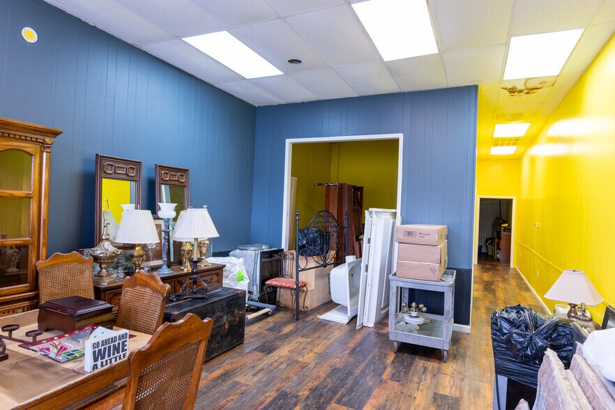 More Photos Of 20310 Main St E, Huntingdon Storefront For Sale