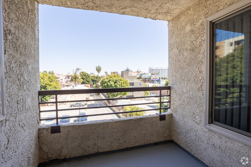 More Photos Of 7230 Franklin Ave, Los Angeles Apartments For Sale