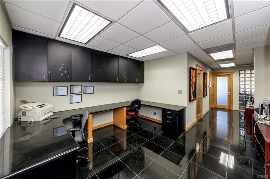 More Photos Of 17220 Newhope St, Fountain Valley Loft Creative Space For Sale