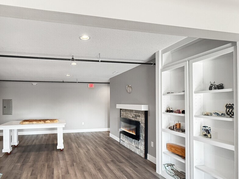 More Photos Of 1911 NE 58th Ave, Des Moines Industrial For Sale