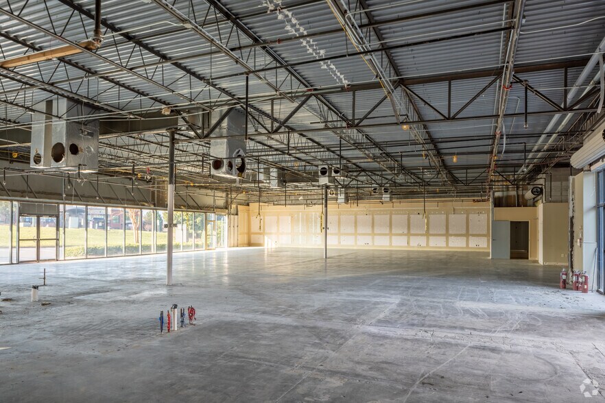 More Photos Of 3025 Breckinridge Blvd, Duluth Unknown For Lease