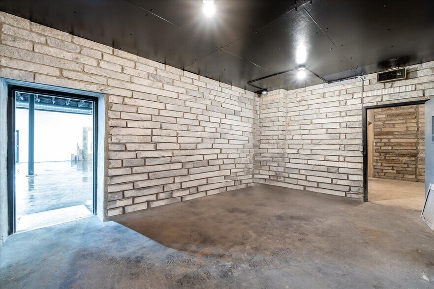 More Photos Of 30 Wall St, Jasper Auto Repair For Lease