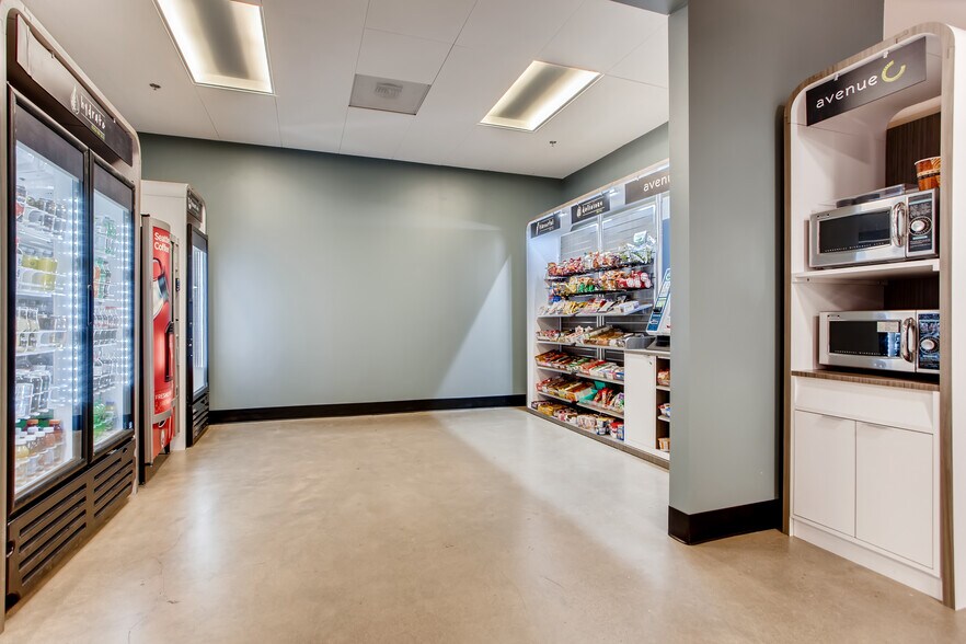 More Photos Of 26550 SW Parkway Avenue, Wilsonville Manufacturing For Lease