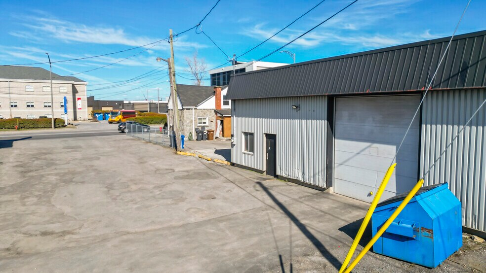 More Photos Of 1500-1502 Boul Des Laurentides, Laval Storefront Retail Residential For Sale
