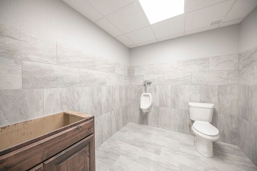 More Photos Of 16571 W Basin S, Odessa Warehouse For Sale