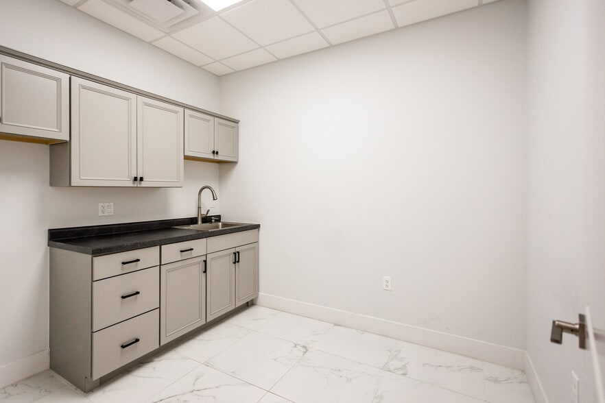 More Photos Of 3439 Woodward Ave, Detroit Apartments For Lease