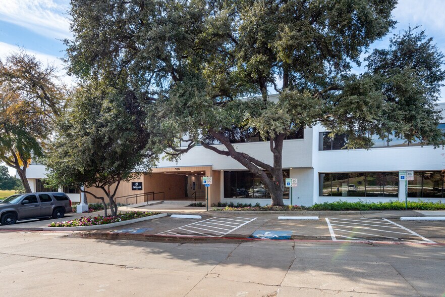 More Photos Of 104 Decker Ct, Irving Unknown For Lease