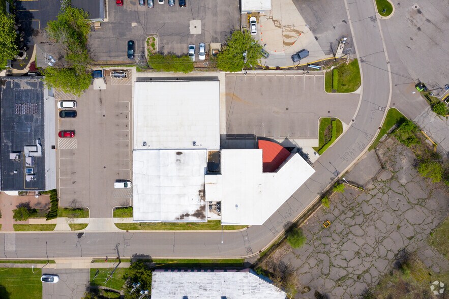 More Photos Of 455 E Cady St, Northville Research And Development For Lease