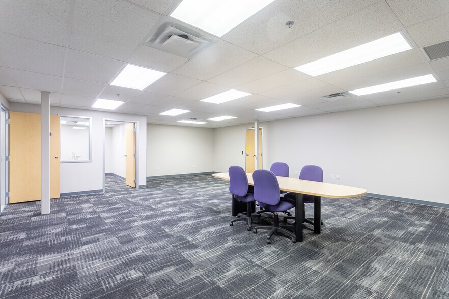 More Photos Of 10731 Gulfdale St, San Antonio Distribution For Sale