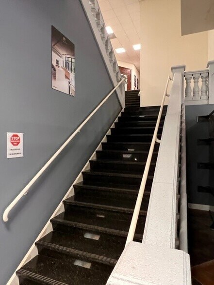 More Photos Of 1842 Gunn Hwy, Odessa Flex For Lease