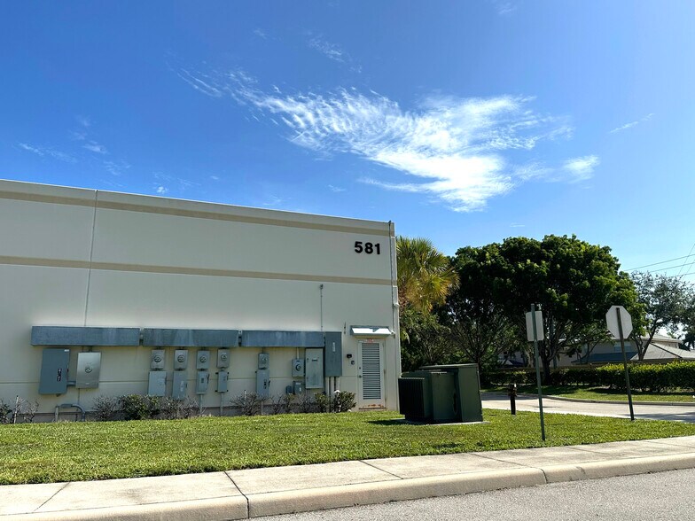 More Photos Of 581 105th Ave N, West Palm Beach Light Distribution For Lease