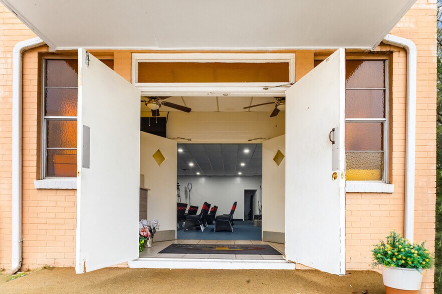 More Photos Of 6001 Buena Vista Rd, Columbus Religious Facility For Sale