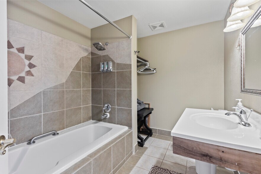 More Photos Of 603 N River St, Hot Springs Hotel For Sale