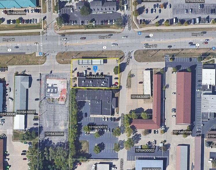 More Photos Of 521 Highway 1 W, Iowa City Storefront For Sale