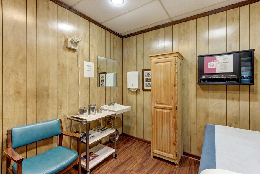 More Photos Of 835 E 65th St, Savannah Medical For Sale