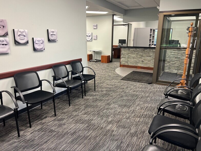 More Photos Of 7180 Hickman Rd, Windsor Heights Medical For Lease