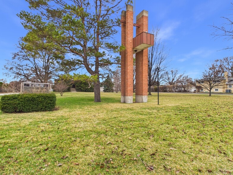 More Photos Of 8450 N Shermer Rd, Niles Religious Facility For Sale