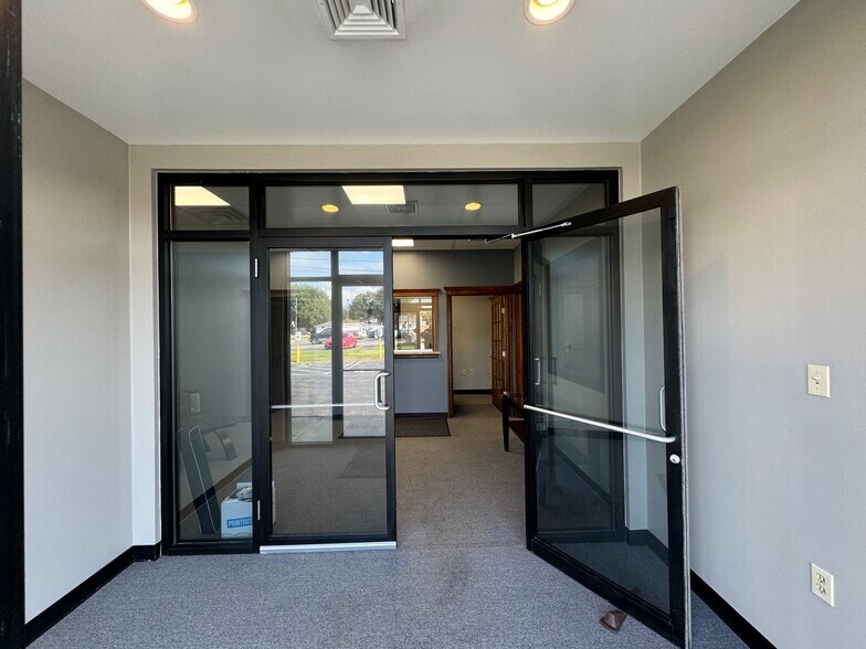 More Photos Of 6693 Transit Rd, Buffalo Freestanding For Lease