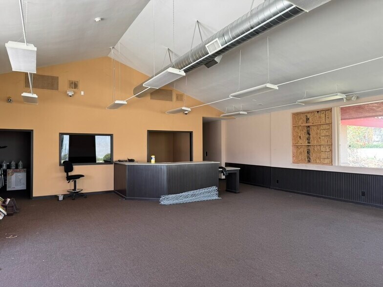 More Photos Of 2805 Vineyard Ave, Oxnard Freestanding For Sale