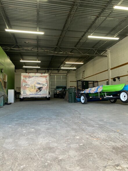 More Photos Of 7673 Hooper Rd, West Palm Beach Warehouse For Lease