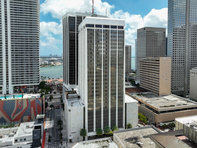 More Photos Of 1 SE 3rd Ave, Miami Office For Lease