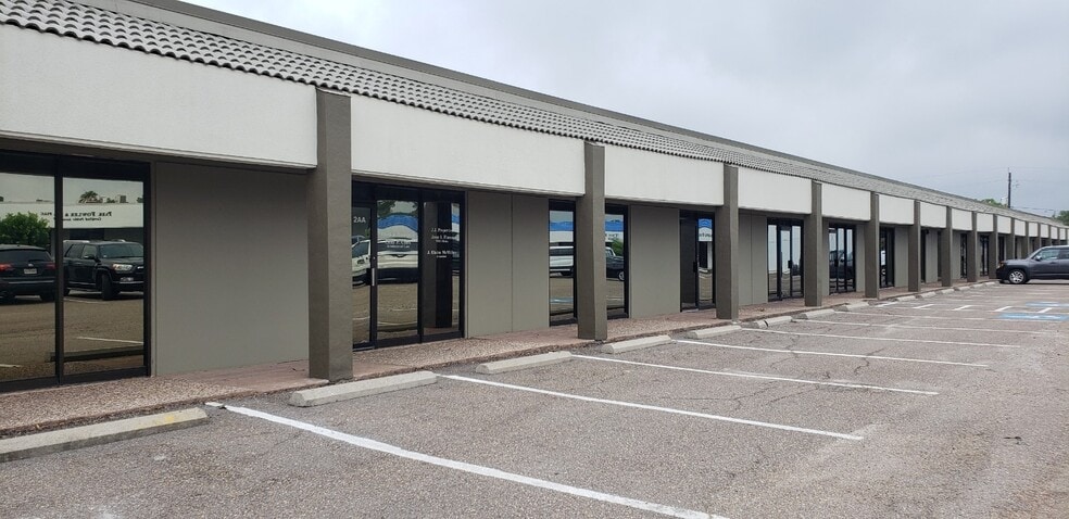 More Photos Of 4639 Corona Dr, Corpus Christi Showroom For Lease