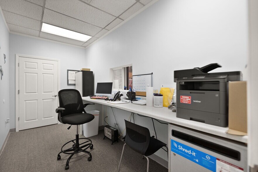 More Photos Of 725 S Main St, London Medical For Sale