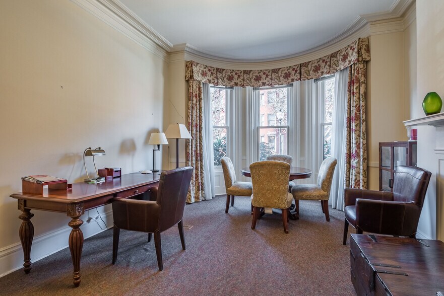 More Photos Of 298-300 Newbury St, Boston Schools For Sale