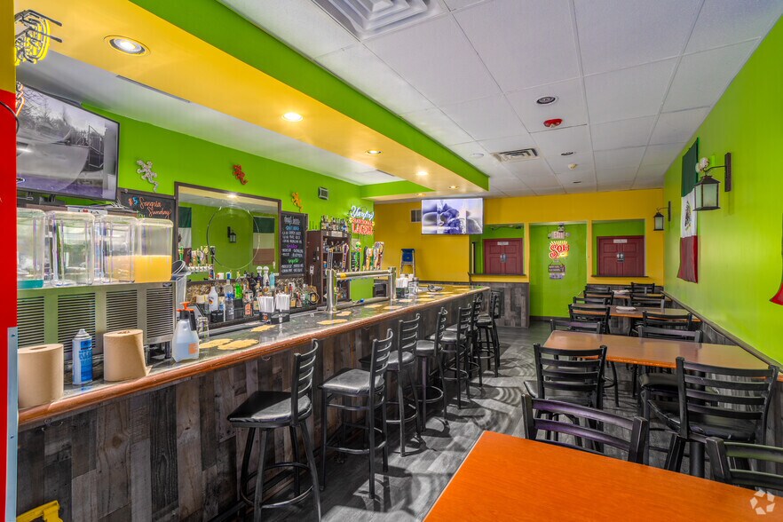 More Photos Of 31-33 W Loockerman St, Dover Office For Sale