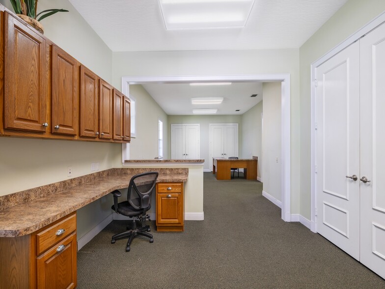 More Photos Of 181 Sebastian Blvd, Sebastian Light Manufacturing For Sale