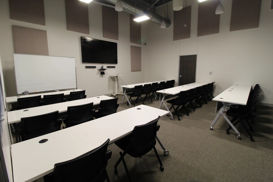 More Photos Of 2201 Heritage Pky, Mansfield Warehouse For Lease