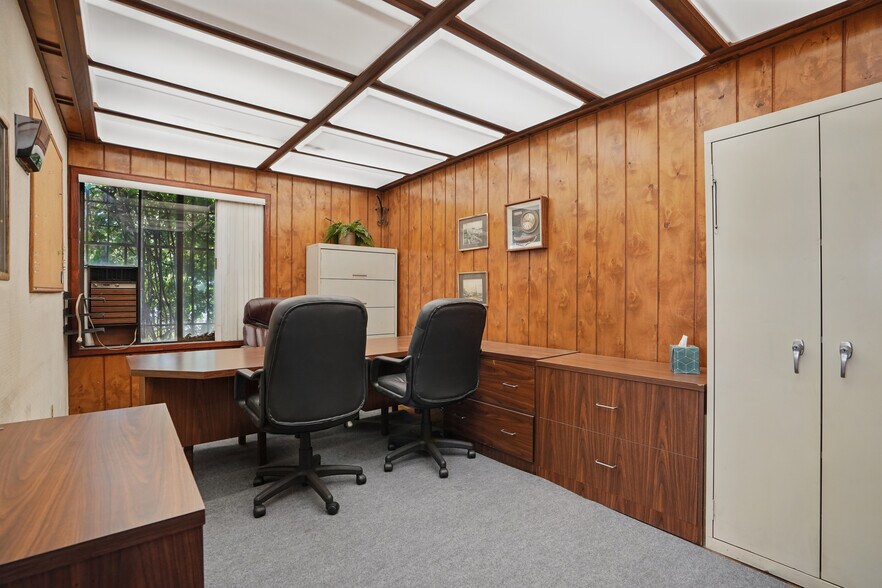 More Photos Of 3632 Foothill Blvd, La Crescenta Manufacturing For Sale