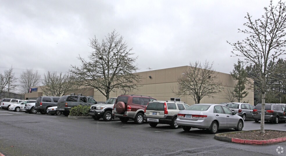 More Photos Of 6095 SE Tualatin Valley Hwy, Hillsboro Health Club For Lease