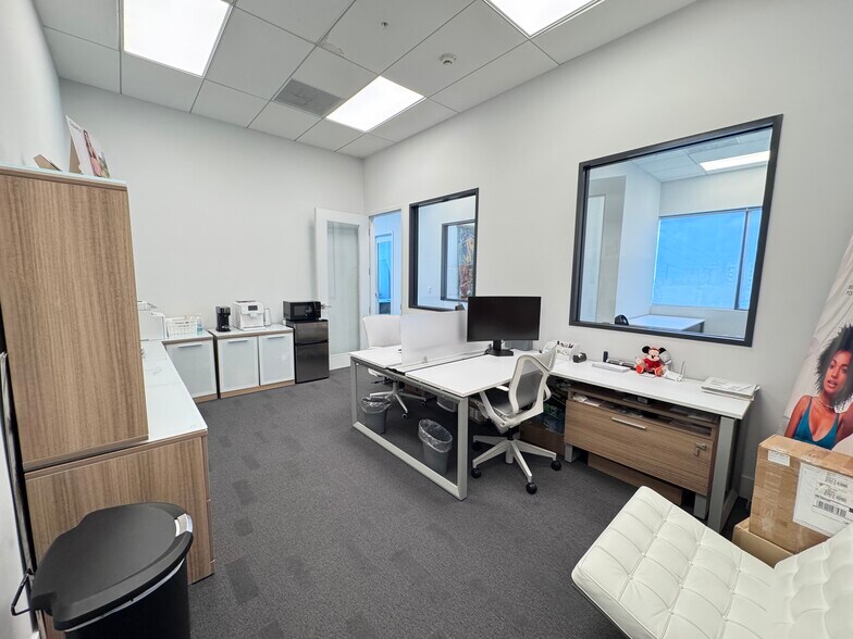 More Photos Of 19790 W Dixie Hwy, Aventura Office For Sale