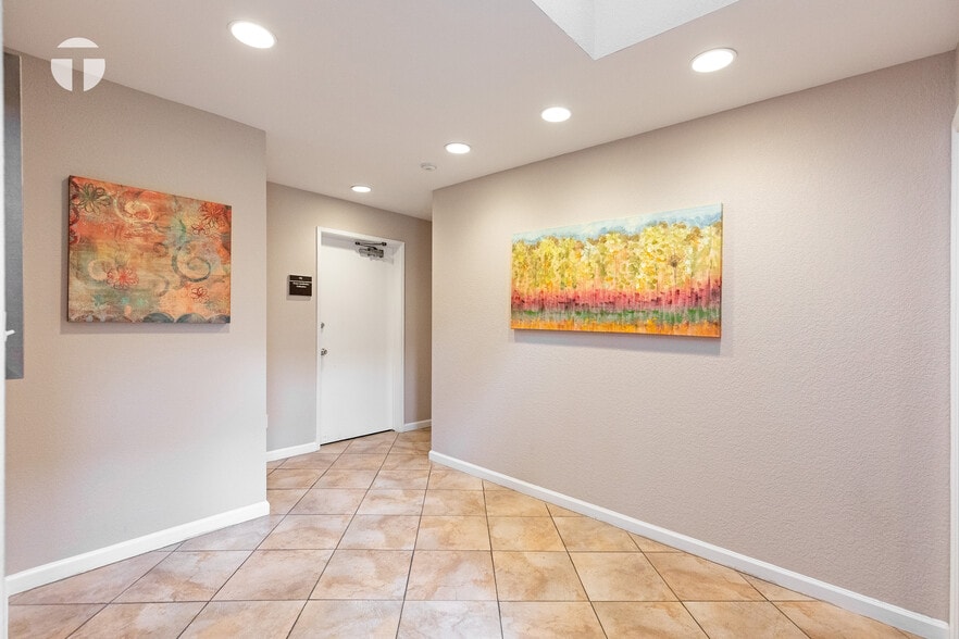 More Photos Of 8146 Greenback Ln, Fair Oaks Office For Lease