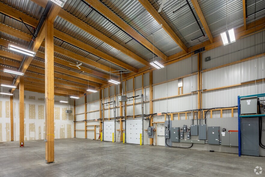 More Photos Of 1400-1460 Boul De L'innovation, Bromont Industrial For Sale