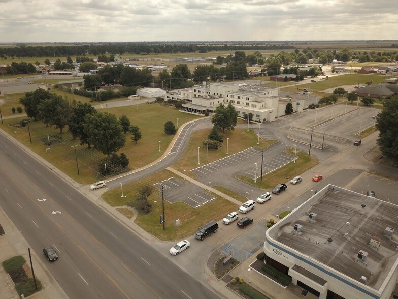 More Photos Of 1301 1st St, Kennett Hospital For Lease